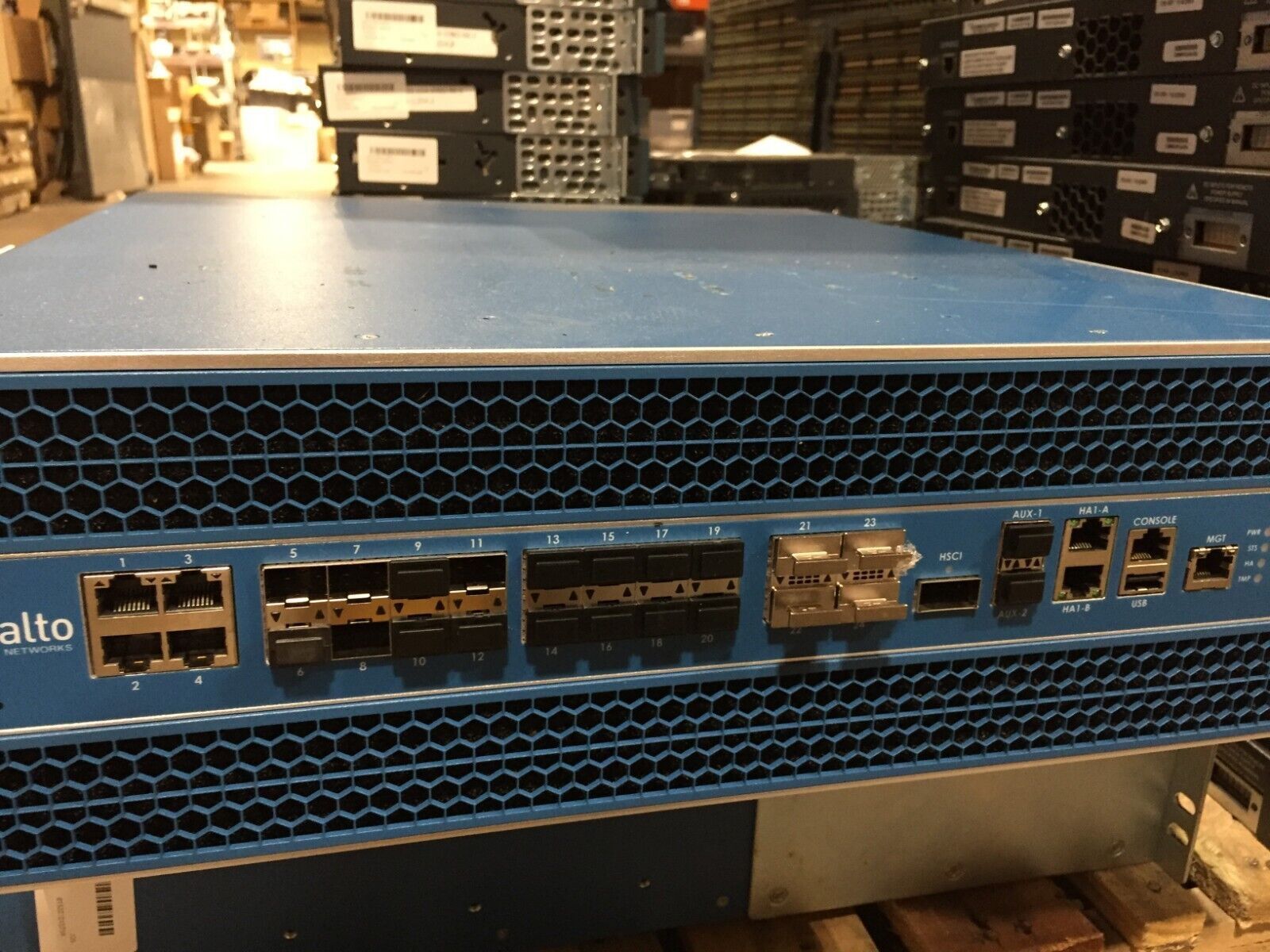 Файрвол Palo Alto PA-5220 Next Gen Firewall Appliance w/( 2x) 2TB HDD, (2x) 240GB SSD