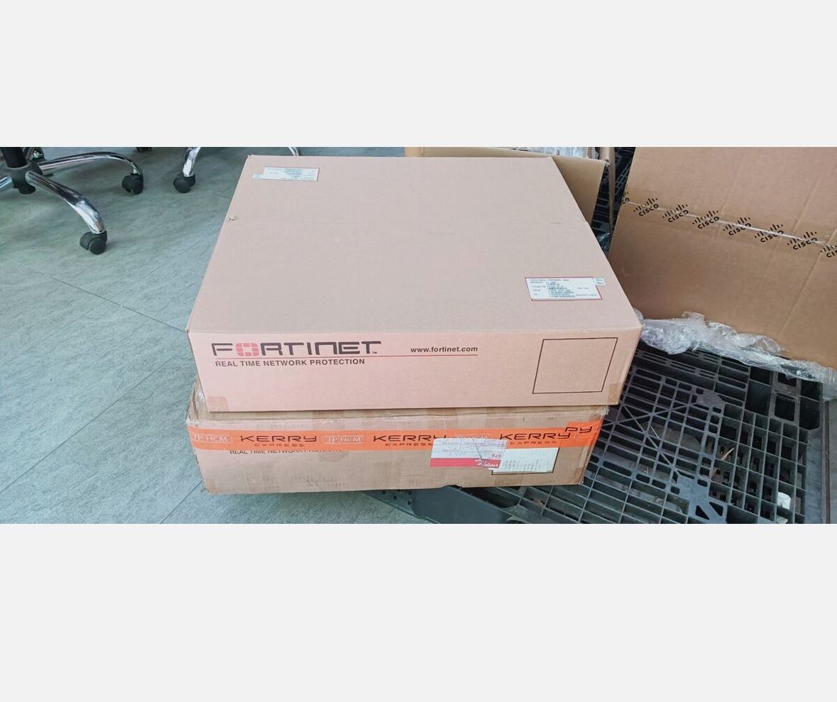 Сежсетевой экран FG-900D Fortinet FortiGate 900D series 2x 10 GE SFP+ slots, dual AC PS