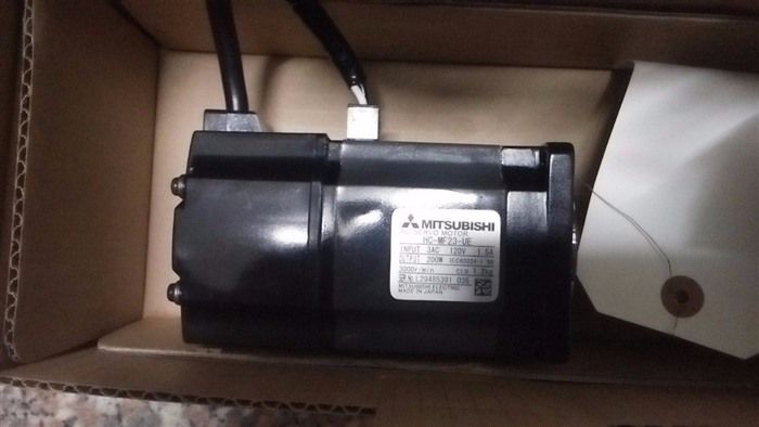 Модуль NEW&ORIGINAL MITSUBISHI AC SERVO MOTOR HC-MF23-UE HCMF23UE FREE
