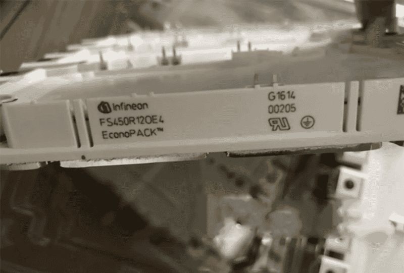 Модуль INFINEON FS450R12OE4