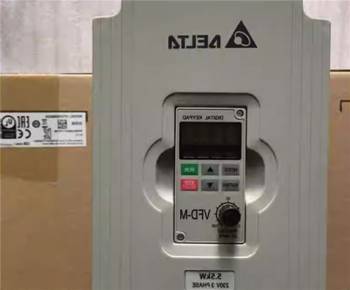 Модуль DELTA VFD055M23A Drive AC 7.5Hp 230V Three Phase Input PLC