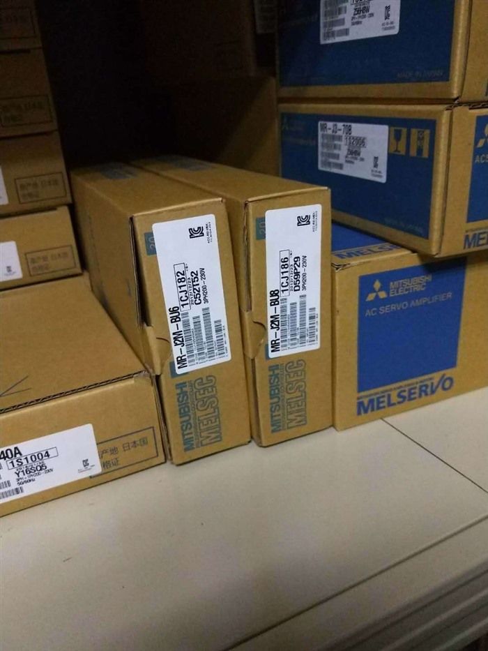 Модуль MITSUBISHI AC SERVO DRIVER MR-J2M-BU8 MRJ2MBU8