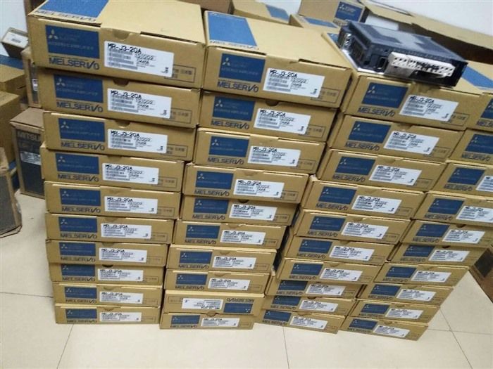 Модуль MITSUBISHI AC SERVO DRIVER MR-J3-10A1 MRJ310A1 ORIGINAL