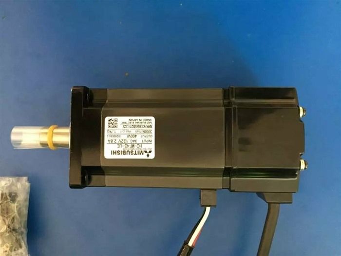 Модуль MITSUBISHI AC SERVO MOTOR HC-MF43-UE HCMF43UE
