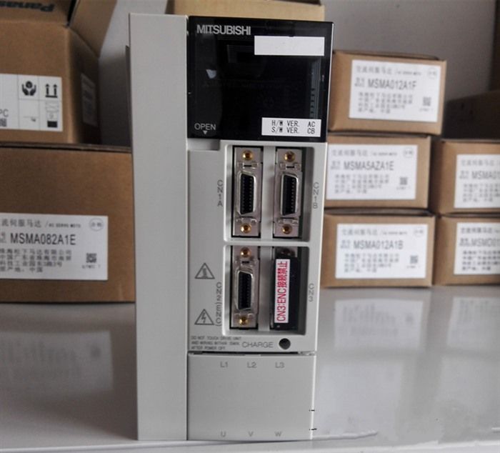 Модуль MITSUBISHI AC SERVO DRIVER MR-J2-40CT MRJ240CT
