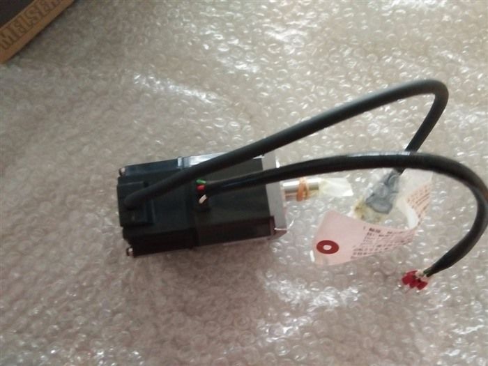 Модуль NEW&ORIGINAL MITSUBISHI AC SERVO MOTOR HC-MF23 HCMF23