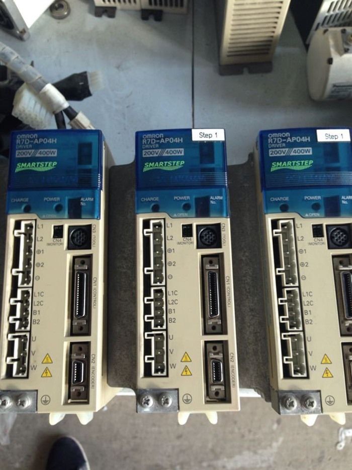 Модуль OMRON AC SERVO DRIVER R7D-AP04H
