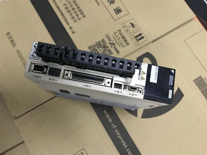 Модуль YASKAWA SERVO DRIVER SGDV-2R8A01B SGDV2R8A01B