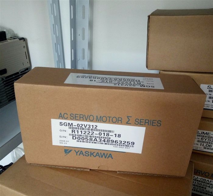 Модуль ORIGINAL YASKAWA SGM-02V312 AC SERVO MOTOR SGM02V312