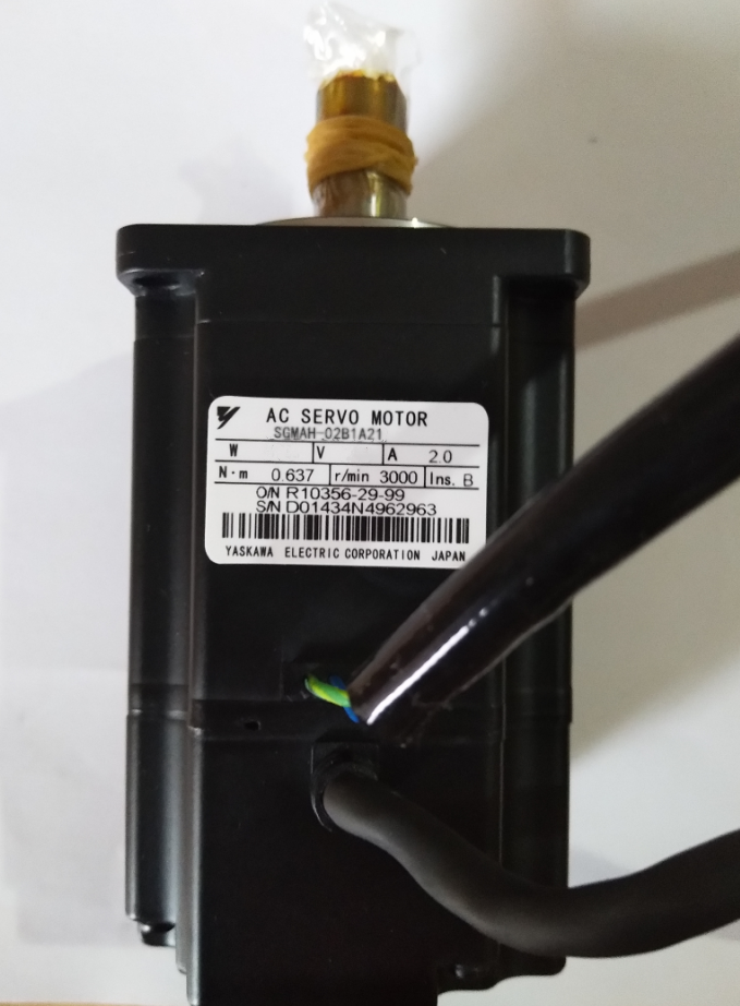 Модуль YASKAWA AC SERVO MOTOR SGMAH-02B1A21 ORIGINAL