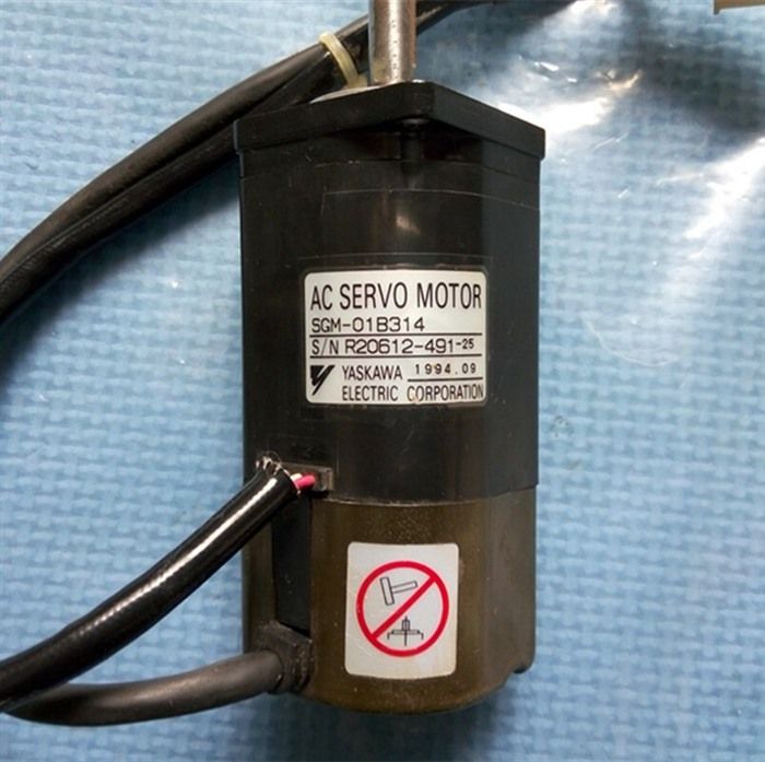 Модуль YASKAWA AC SERVO MOTOR SGM-01B314 ORIGINAL