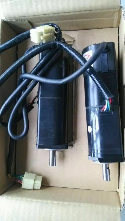 Модуль YASKAWA AC SERVO MOTOR SGM-01U3B4L ORIGINAL