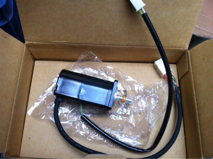 Модуль YASKAWA AC SERVO MOTOR SGM-01A3SU12 SGM01A3SU12