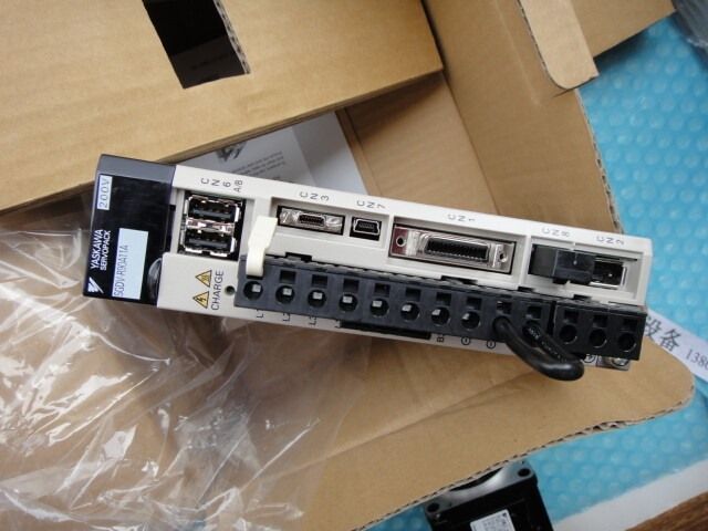 Модуль YASKAWA AC SERVO DRIVER SGDV-R70A11A SGDVR70A11A
