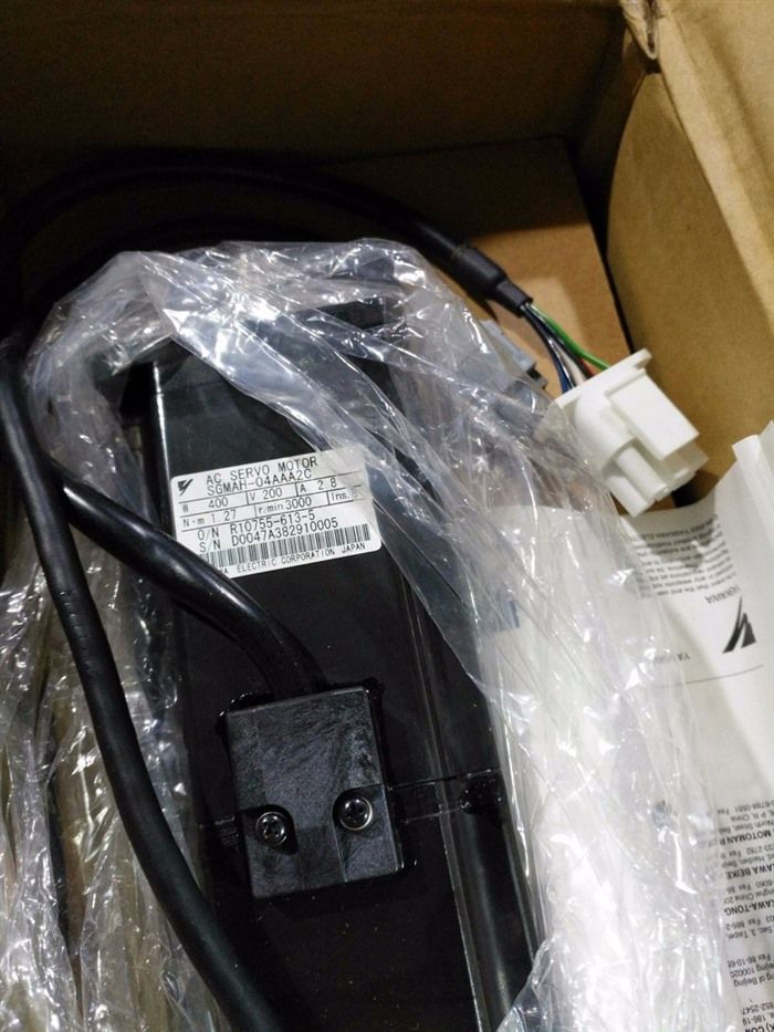 Модуль YASKAWA AC SERVO MOTOR SGMAH-04AAA2C ORIGINAL