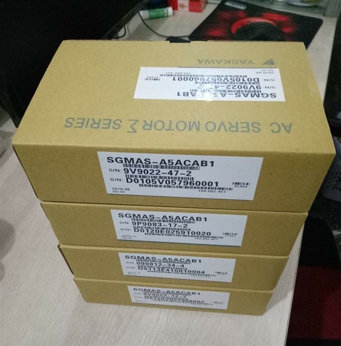 Модуль YASKAWA AC SERVO MOTOR SGMAS-A5ACAB1 ORIGINAL