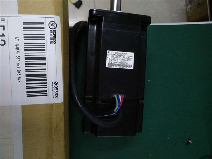 Модуль YASKAWA AC SERVO MOTOR SGM-08U2HA12 SGM08U2HA12