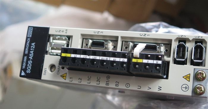 Модуль ORIGINAL YASKAWA AC SERVO DRIVER SGDS-A5A12A SGDSA5A12A