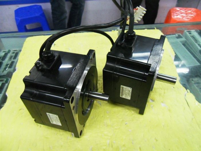 Модуль YASKAWA AC SERVO MOTOR SGMPH-08AAA21 ORIGINAL