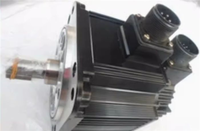 Модуль YASKAWA SGMDH-06A2A-YR13 AC Servo Motor