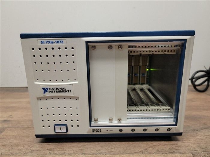Модуль National Instruments PXIe-1073