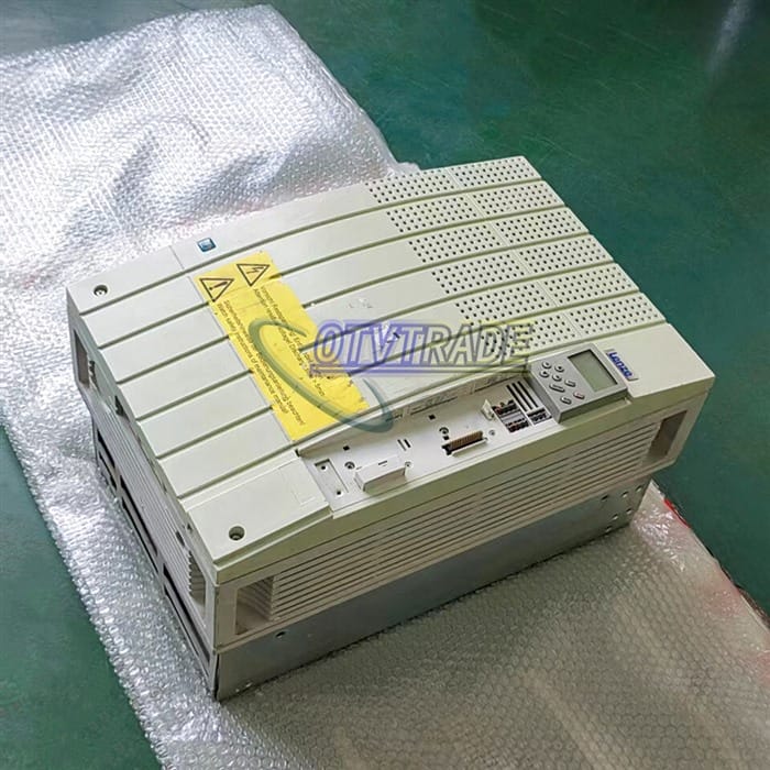 Модуль Lenze E82EV453K4B201 E82EV453-4B201