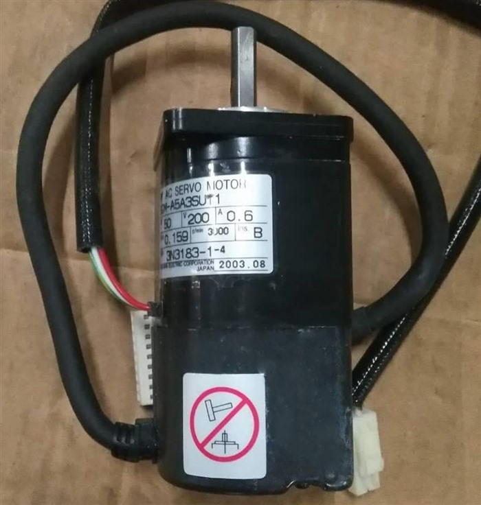 Модуль YASKAWA SGM-A5A3SU11 AC Servo Motor