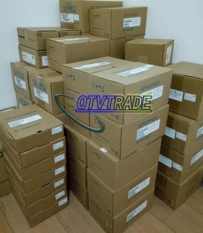 Модуль Yaskawa Servo Motor SGM7J-01APK-YR1B SGM7J-01APK-YR1B