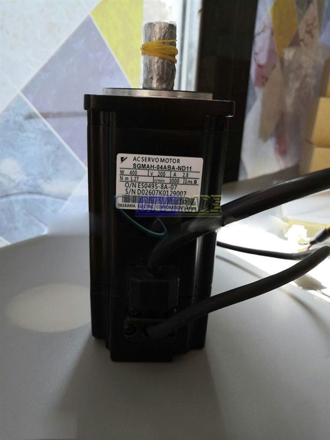 Модуль YASKAWA SERVO MOTOR SGMAH-04ABA-ND11 SGMAH04ABAND11