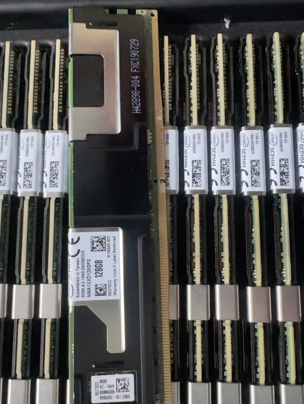 Молуль Intel 128GB PC4-21300 DDR4-2666MHz DDR-T 18W TDP 288-Pin DCPMM