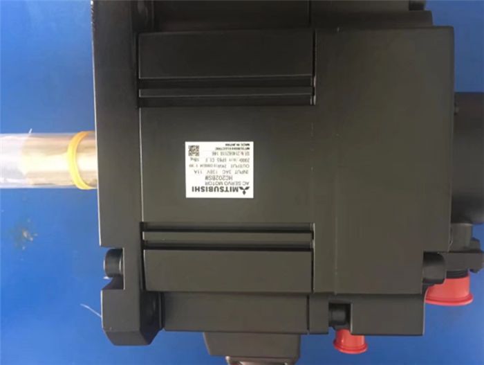 Модуль Mitsubishi HC202BSW AC Servo Motor