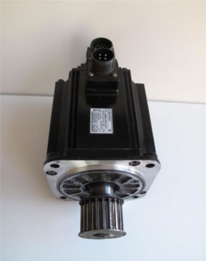 Модуль YASKAWA SGMGH-13DCA-YG15 AC Servo Motor