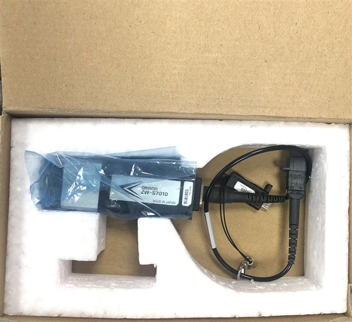 Модуль OMRON ZW-S7010 High precision displacement sensor