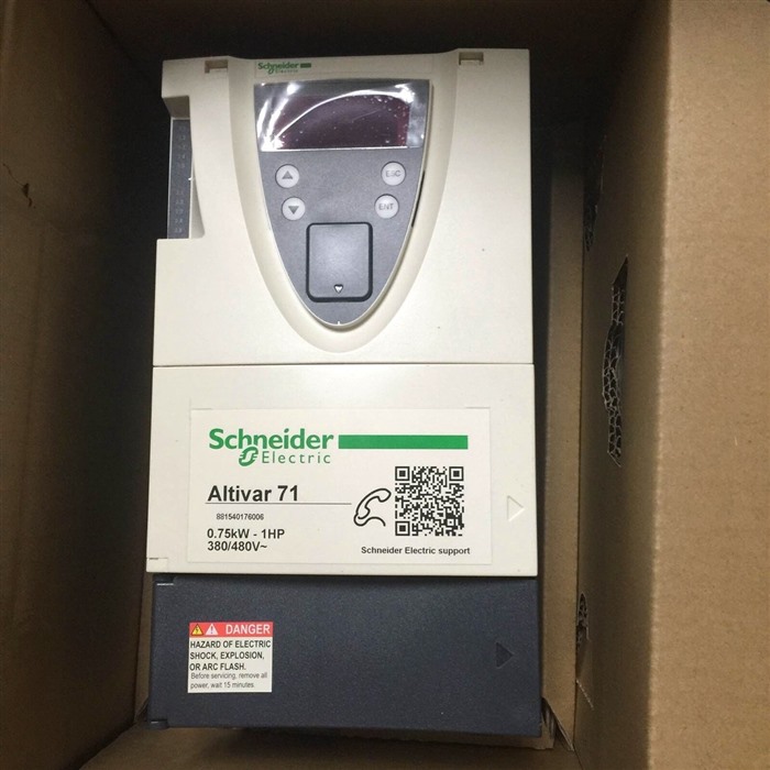 Модуль Schneider Telemecanique ATV71H075N4Z ATV71 3 PHASE CHASSIS AC MOTOR DRIVE 0,75KW
