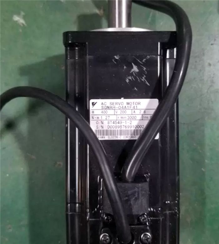 Модуль YASKAWA SGMAH-04A1F41 Servo Motor