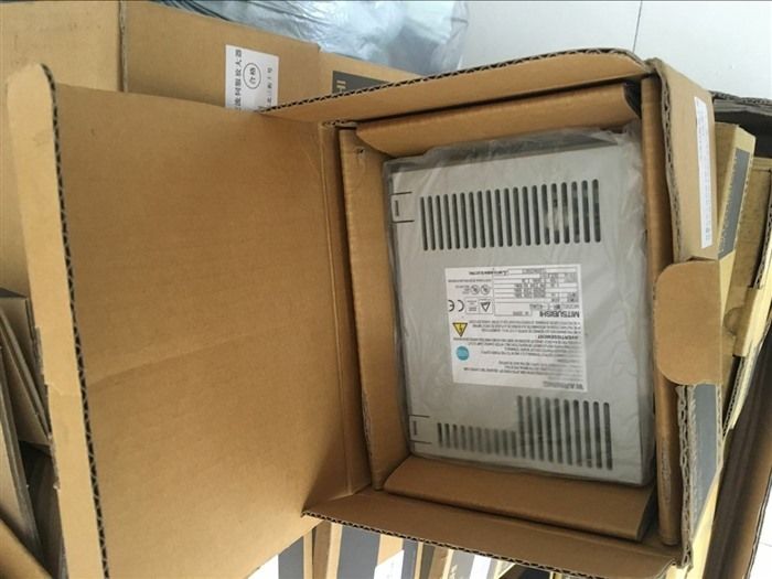 Модуль Mitsubishi MR-J2-40C Servo Driver MRJ240C Amplifier Motor Control