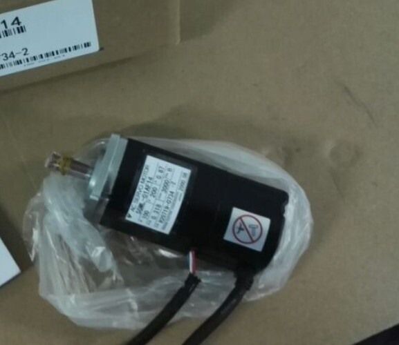 Модуль YASKAWA AC SERVO MOTOR SGM-A5A3FJ43 ORIGINAL