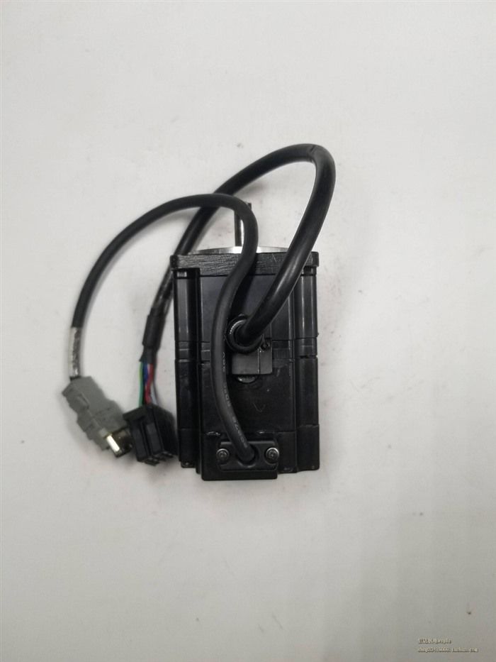 Модуль YASKAWA AC SERVO MOTOR SGMPH-01AAA-TE21 FREE PIN