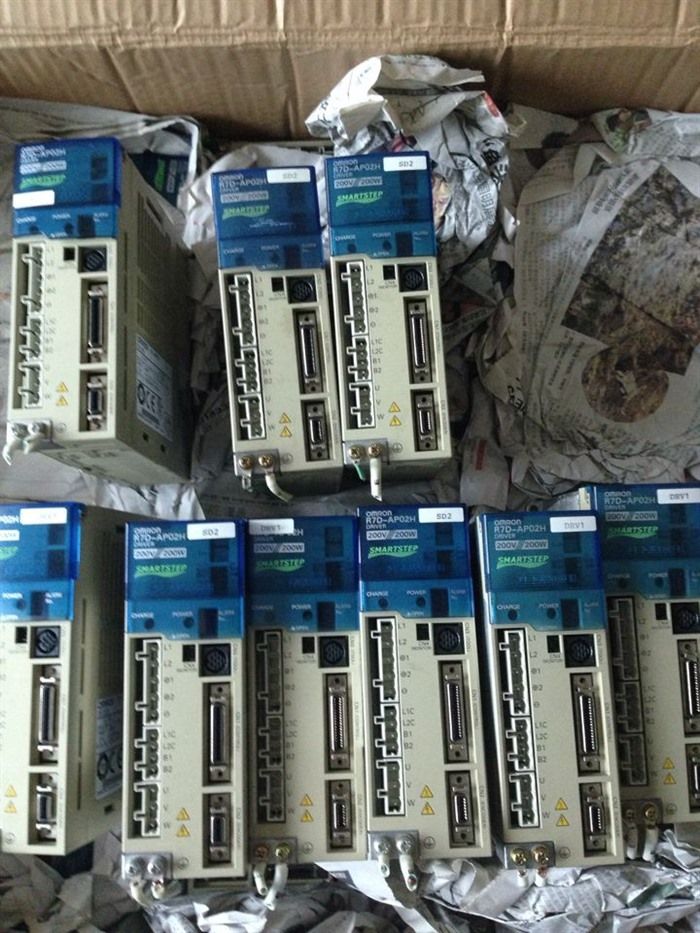 Модуль OMRON AC SERVO DRIVER R7D-AP01H