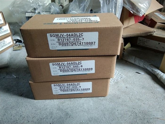 Модуль YASKAWA SERVO MOTOR SGMJV-04ADL2C SGMJV04ADL2C