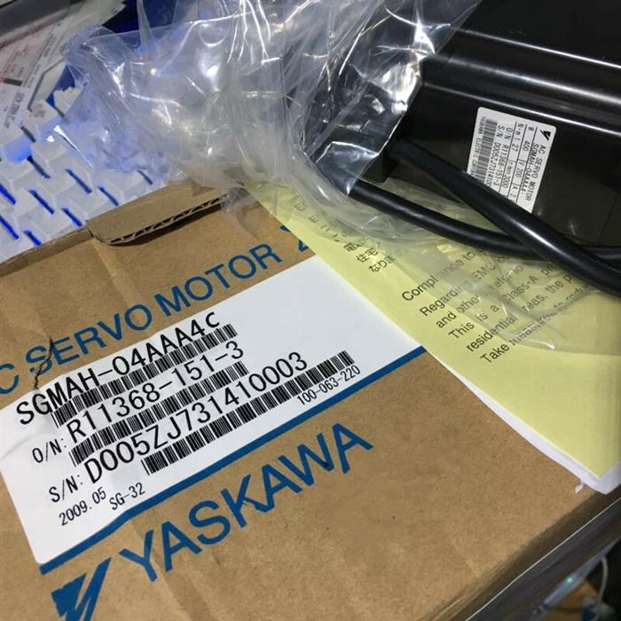 Модуль YASKAWA AC SERVO MOTOR SGMAH-04AAA4C ORIGINAL