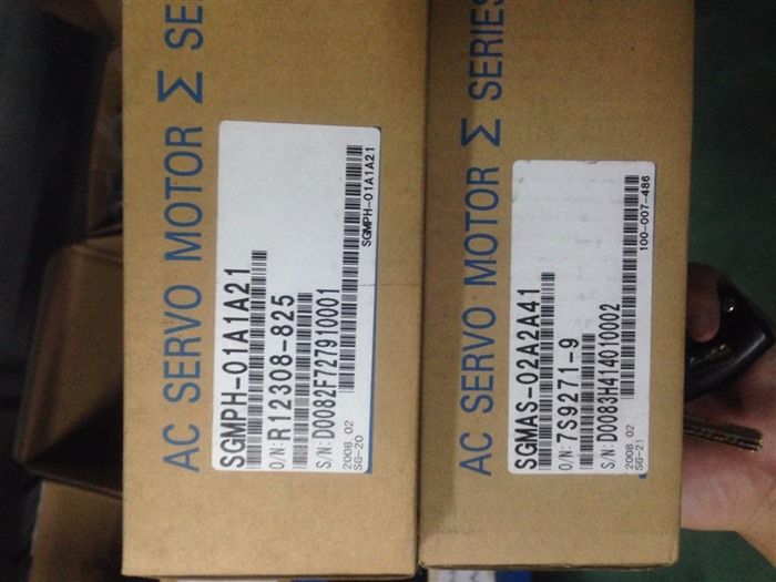 Модуль YASKAWA AC SERVO MOTOR SGMPH-01A1A21 ORIGINAL