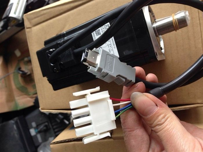Модуль ORIGINAL YASKAWA SERVO MOTOR SGMAH-02AAA41-Y2