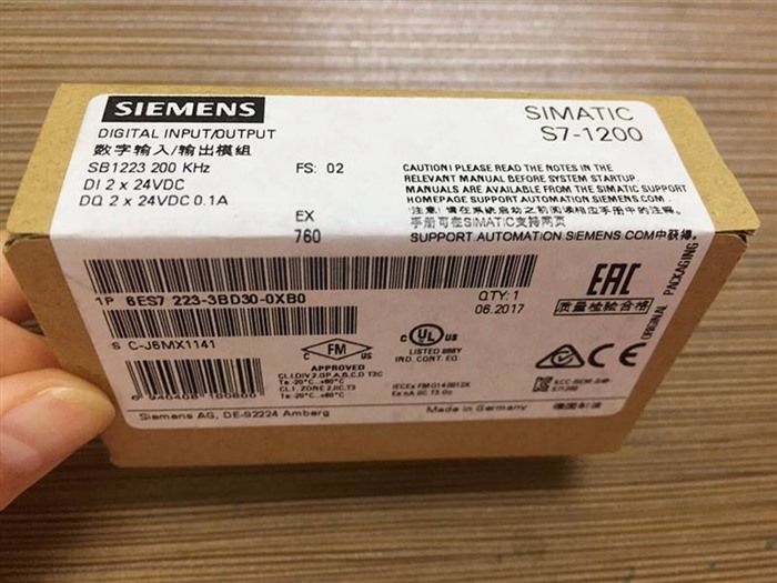 Модуль Siemens 6ES7 223-3BD30-0XB0 6ES7223-3BD30-0XB0 Module