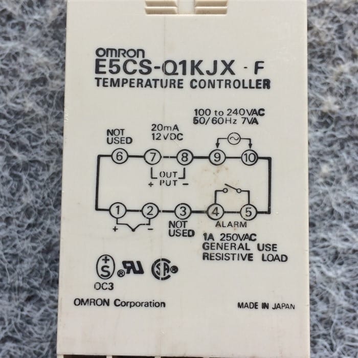 Модуль Omron E5CS-Q1KJX-F