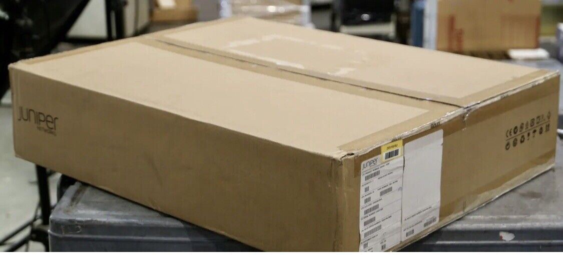 Коммутатор Juniper OCX1100-48SX-AFO 48x 10G SFP+ & 6x 40G QSFP+